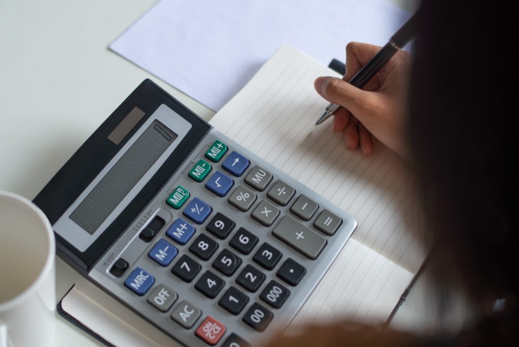 بررسی کامل تفاوت بین VAT و درآمد مشمول مالیات