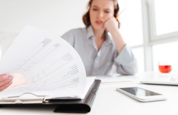 مالیات بر مصرف: تعریف، انواع، مزایا، معایب و تفاوت با مالیات بر درآمد