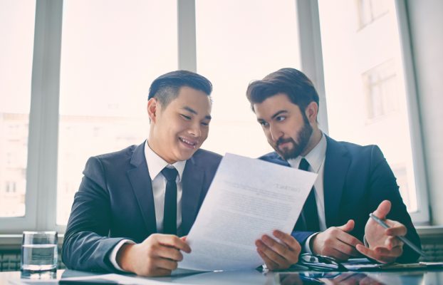 چگونه گزارشگری مالی شفاف اعتماد سرمایهگذاران را افزایش میدهد